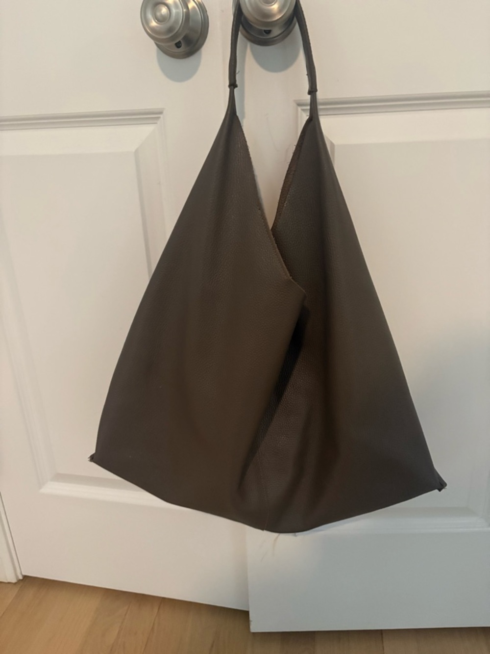 Minimalist Pebbled Leather Shoulder Tote - Taupe - Picture 3 of 3